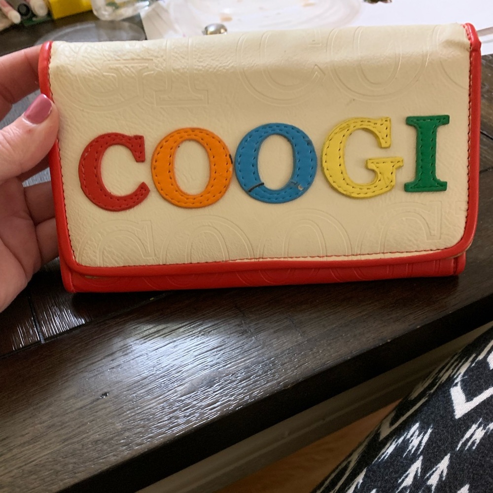 Vintage white COOGI trifold wallet